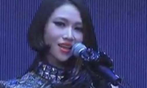 《小河淌水》龚琳娜