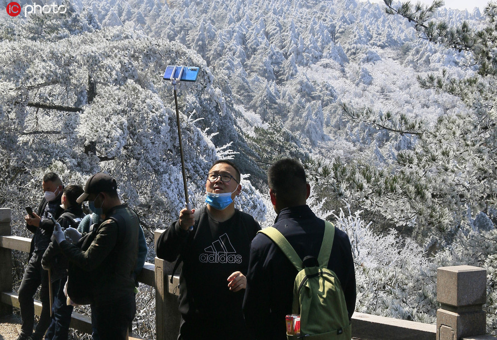 安徽黄山风景区旅游升温 游人尽情享受春光【2】