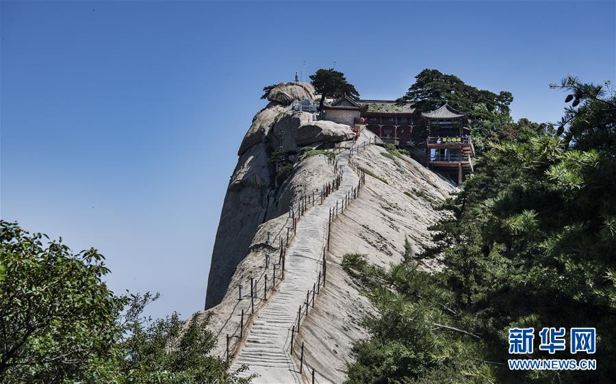 （美丽中国）（2）空山新雨后 西岳景色新