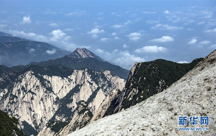（美丽中国）（1）空山新雨后 西岳景色新