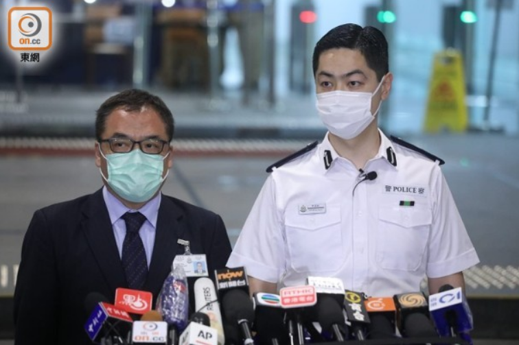 警方国安处高级警司李桂华（左）通报今日拘捕行动