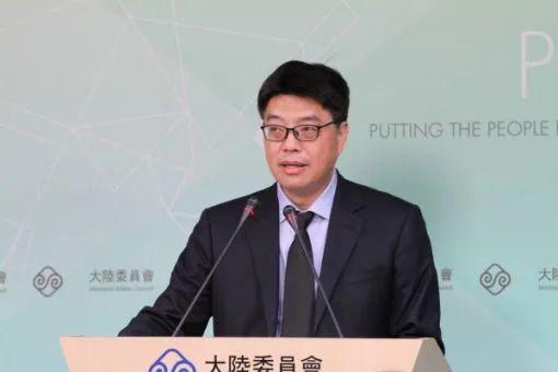 台陆委会副主委兼发言人邱垂正在相关记者发布会上。图源：港媒