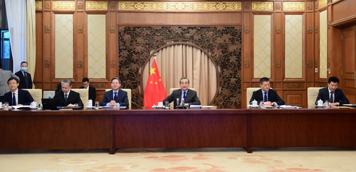 王毅:中美应开启各层级对话,任何问题都可以拿到桌面上来谈