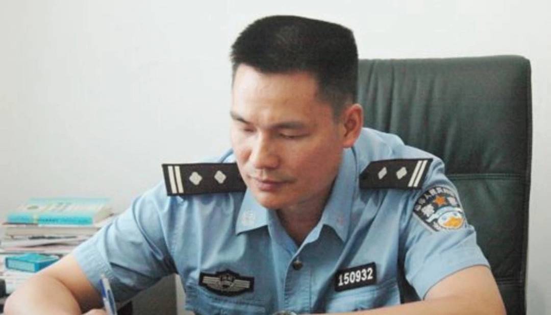 郴州一落马派出所长押解途中死亡 官方:该事件仍在调查中