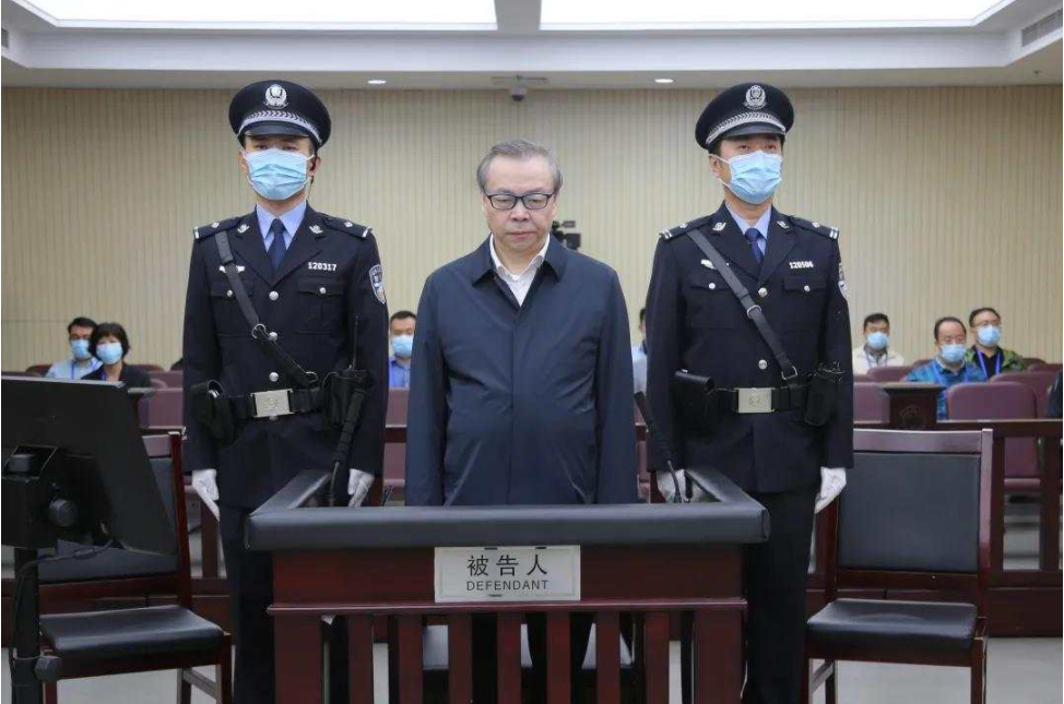 贪近18亿!华融原董事长赖小民被判死刑