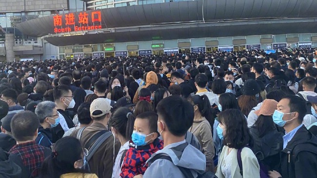 æ°åç¤¾è¯âåäº¬è¥¿ç«å¤§éæå®¢æ»çâï¼ç»åºæ¥ç®¡çæ²åäºè­¦é